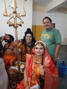 विश्व की सबसे बड़ी रामलीला के उदघाटन के अवसर पर महेंद्र त्रिपाठी अभिनेता बिंदु दारा सिंह और सोनम तिवारी के साथ