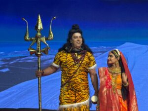 अयोध्या की रामलीला में प्रसिद्ध बॉलीवुड अभिनेता बिंदु दारा सिंह और अभिनेत्री सोनम तिवारी